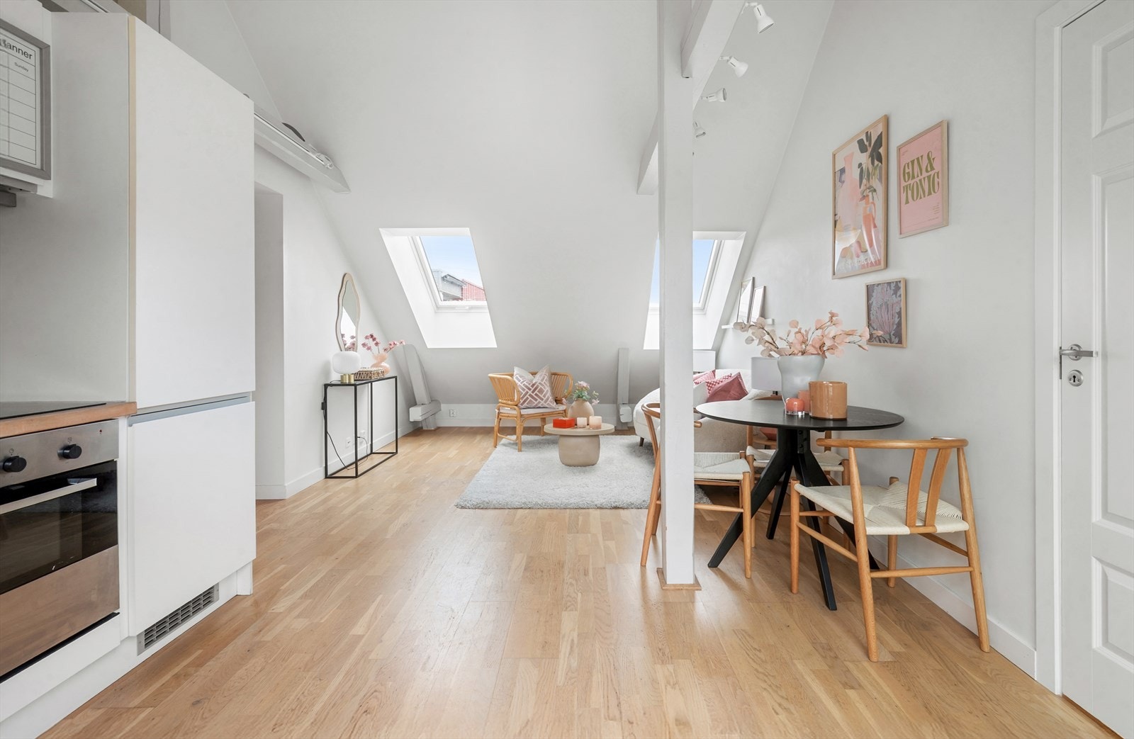 Det er gjennomgående parkett i alle rom og malte overflater Galleribilde