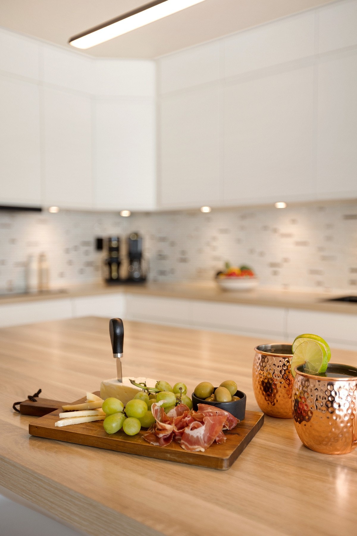 Kjøkkenøya gir en naturlig samlingsplass - enten til frokost, kaffestunder eller et glass vin med venner. Galleribilde