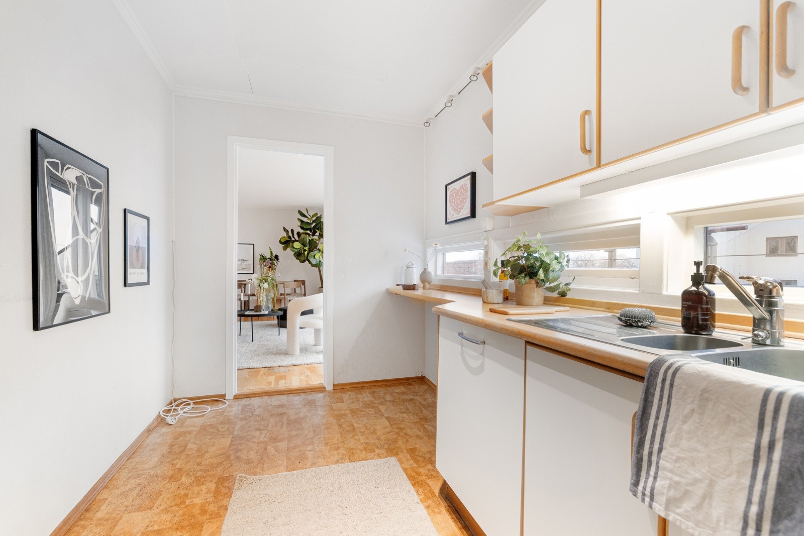 Innredning med kullfiltervifte over stekesonen. Galleribilde