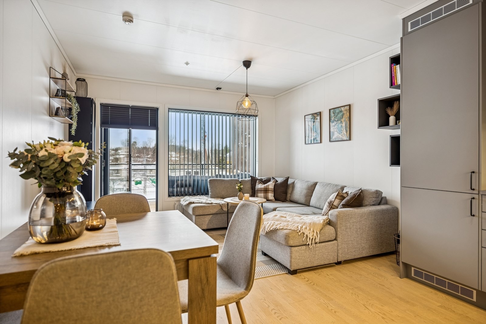 Kjøkkenet er naturlig tilknyttet spiseplass Galleribilde