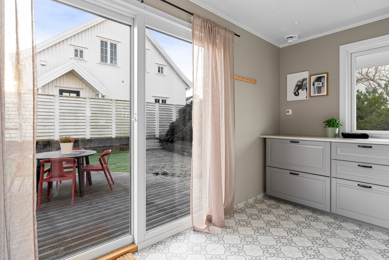 Fra vaskerommet er det utgang til terrassen. Galleribilde