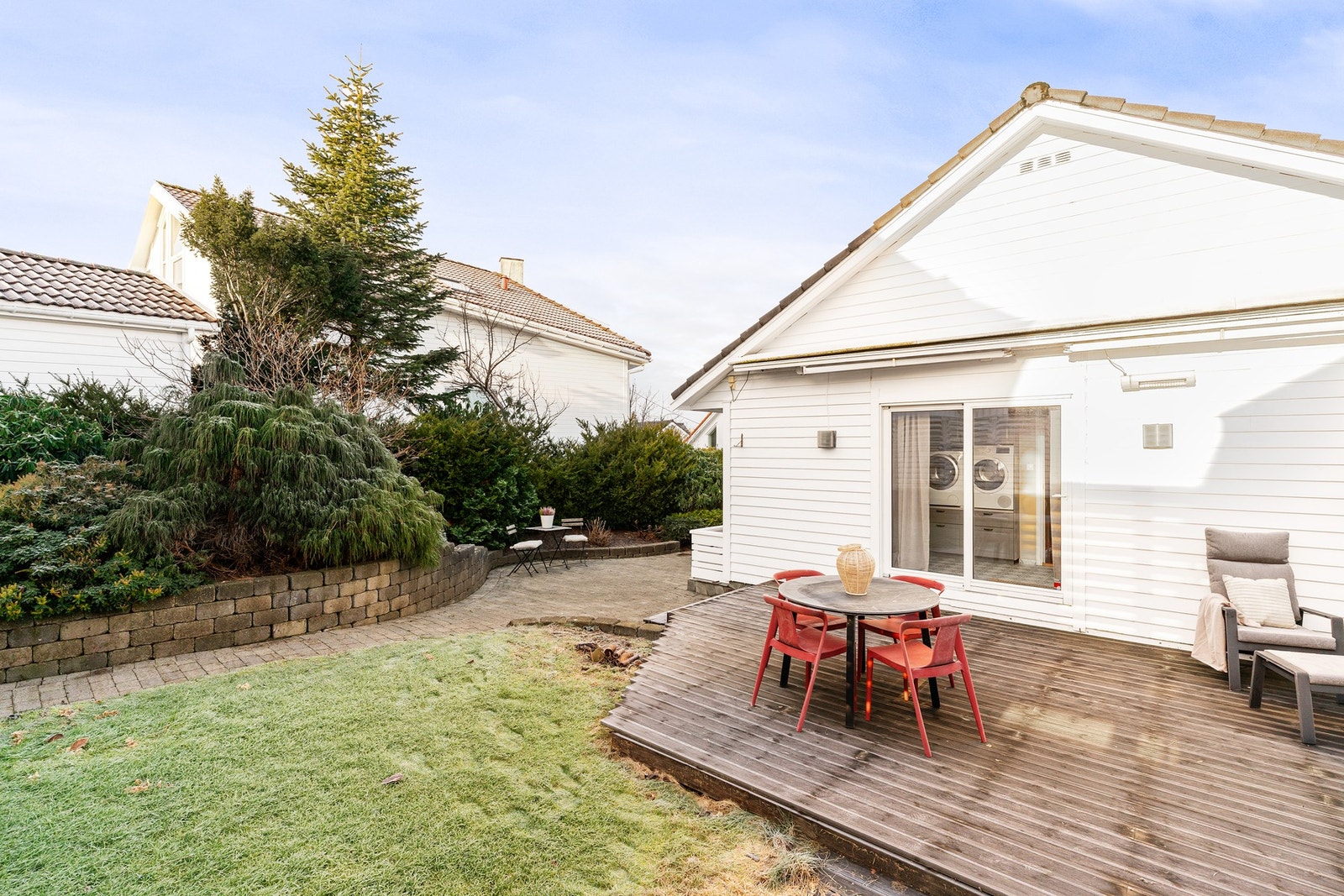 Fra terrassen er det videre tilkomst til hagen. Galleribilde