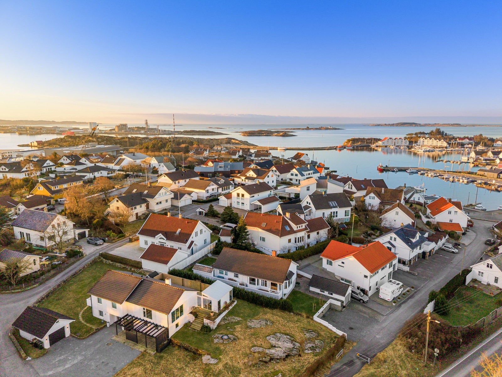 Nærområdet har flotte tur- og friluftsmuligheter, både i skog og langs sjøen. Galleribilde