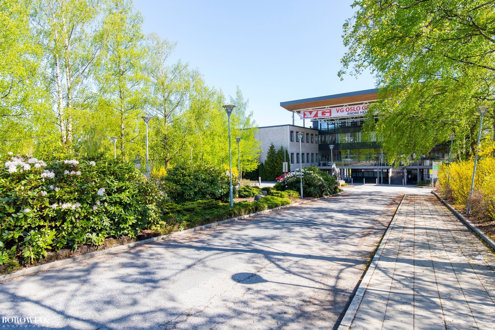 Leiligheten ligger i et attraktivt, sentralt og barnevennlig boligområde på Bjerke i Oslo, like ved Bjerke Travbane. Galleribilde