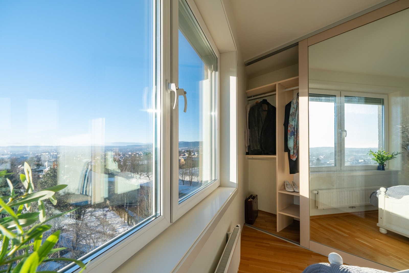 Garderobeskapet medfølger. Galleribilde