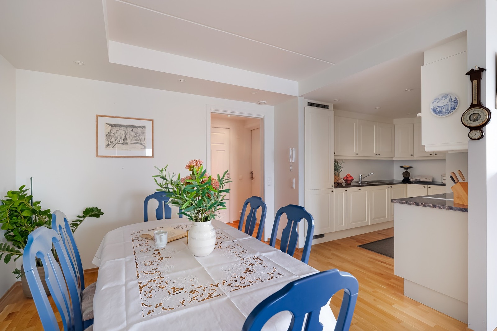 Inviter til gode samtaler og hyggelige middager. Galleribilde