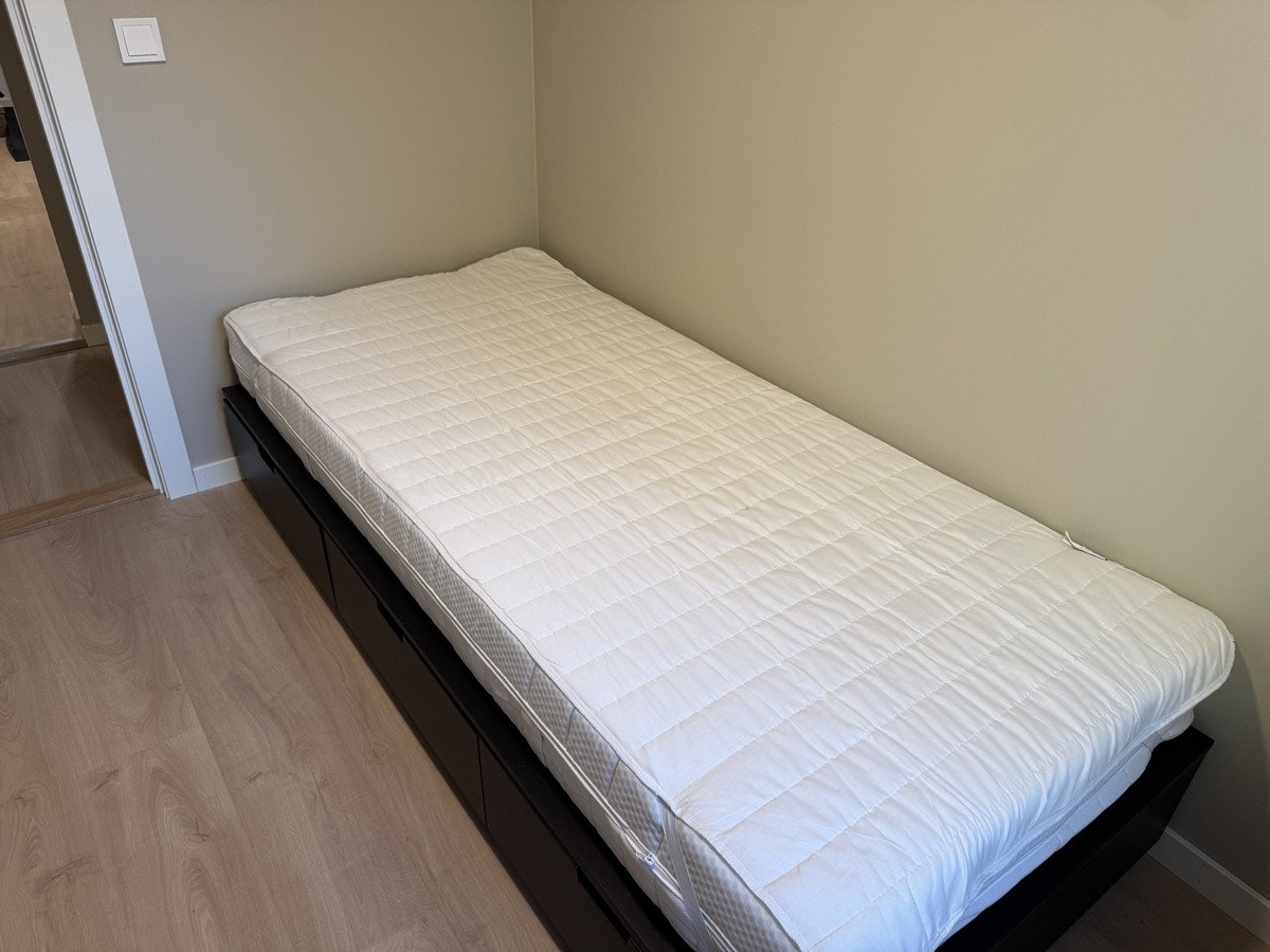 Soverom 1: 90x200 seng Galleribilde