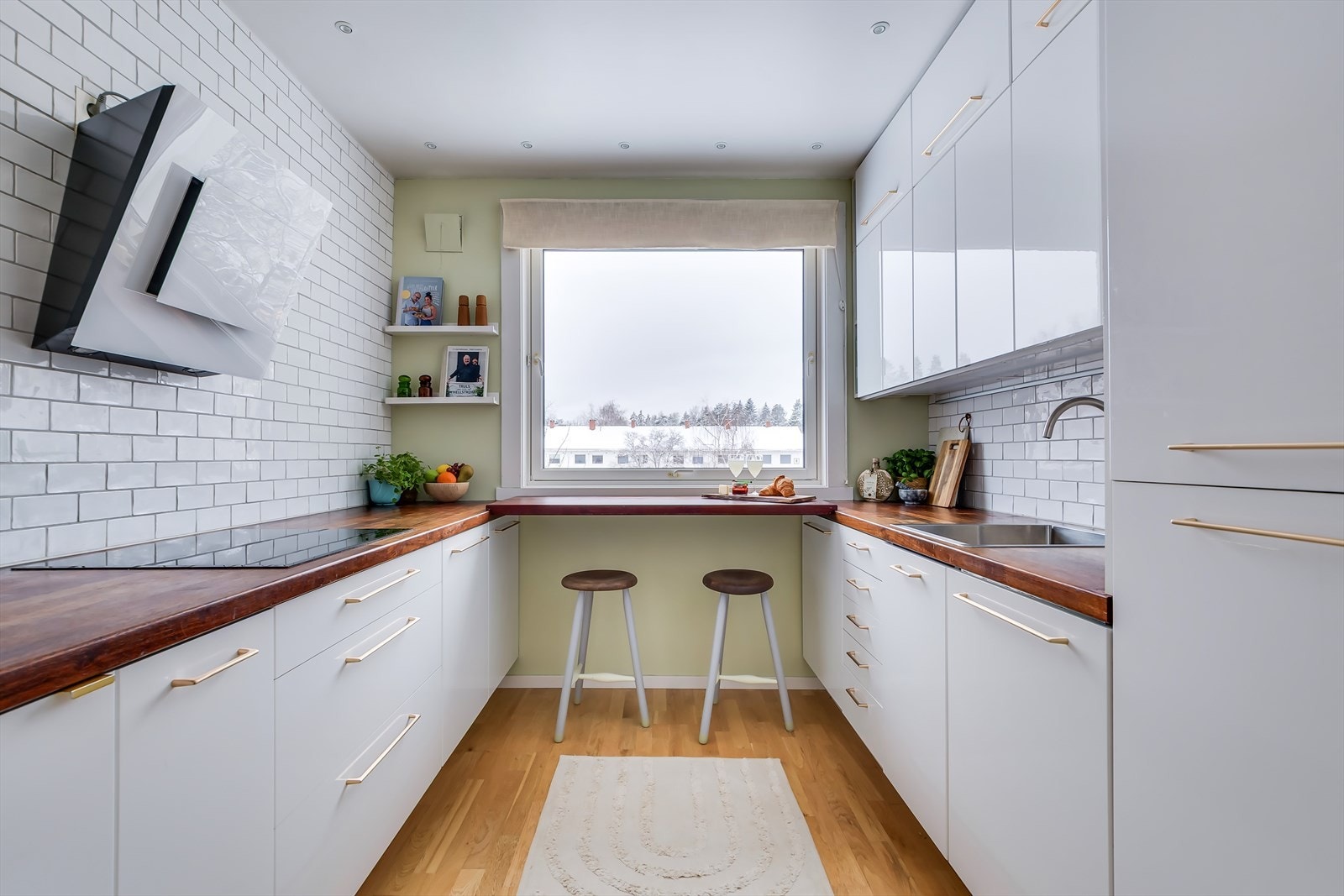 Håndtak ble skiftet og benken slipt og oljet i 2024. Galleribilde