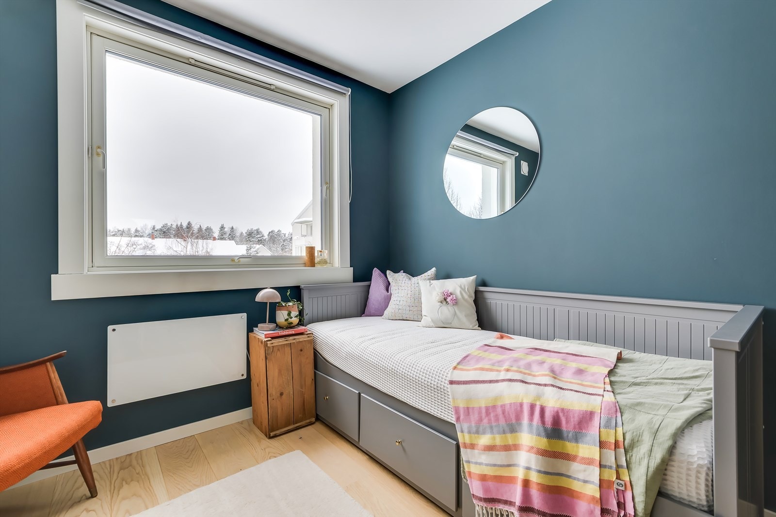 Det andre soverommet egner seg godt som gjeste-/barnerom eller kontor. Galleribilde