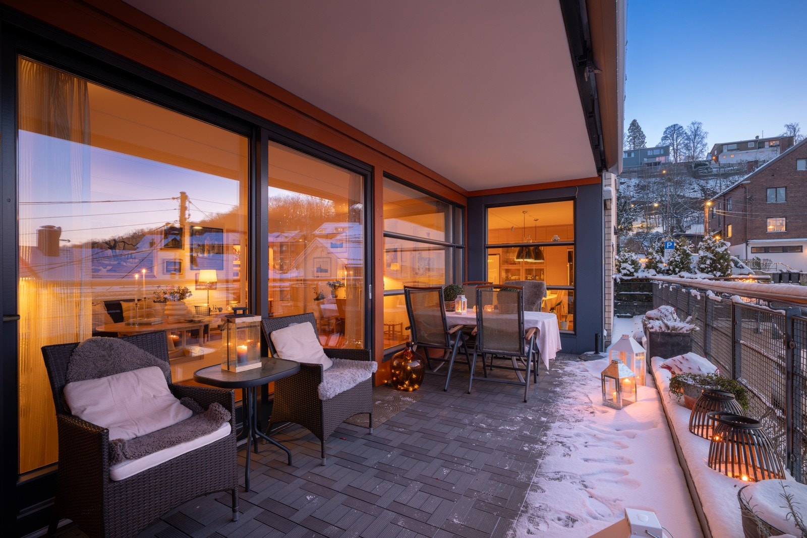 Fra stuen er det utgang til en herlig terrasse på 22m² som kan innredes med både sittegruppe og spisebord. Galleribilde