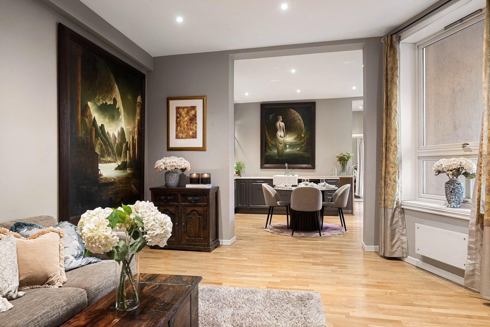 I 2023 ble leiligheten oppgradert med nytt ledningsnett for vann og avløp - Det ble også trukket nye kurser til kjøkken og bad samt skiftet innmat i sikringsskap Galleribilde