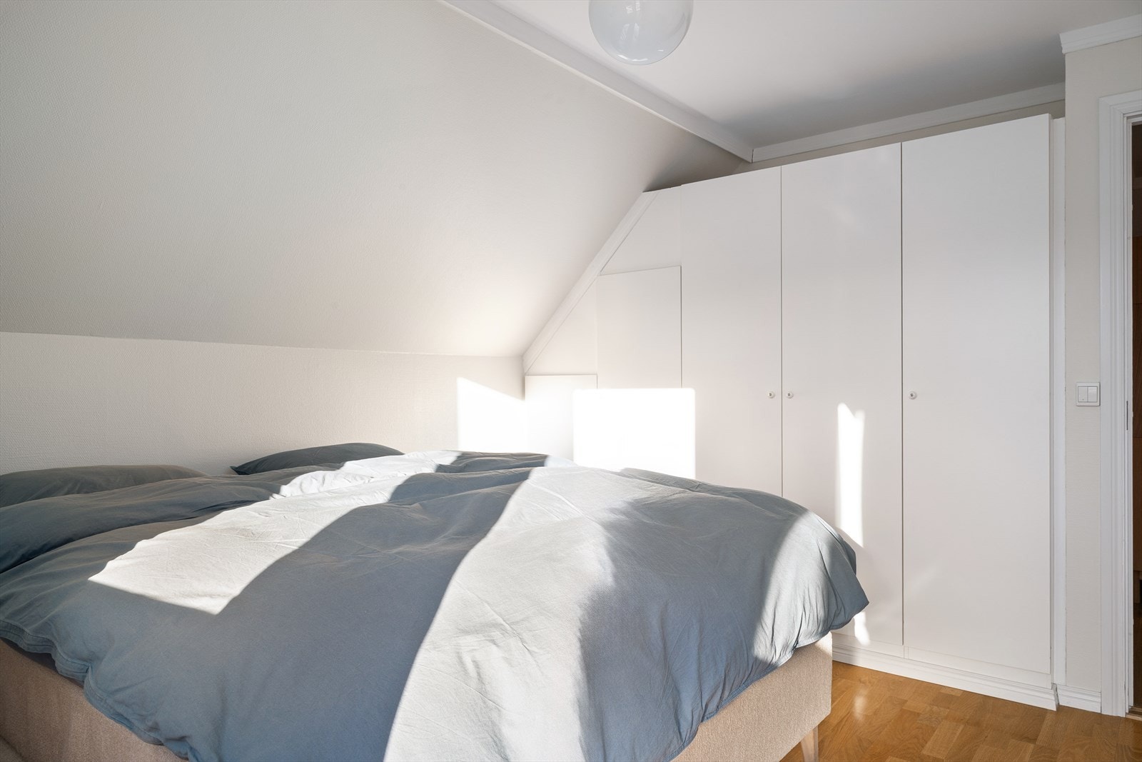 Fra soverommene har du utgang til en sørvest vendt balkong. Galleribilde