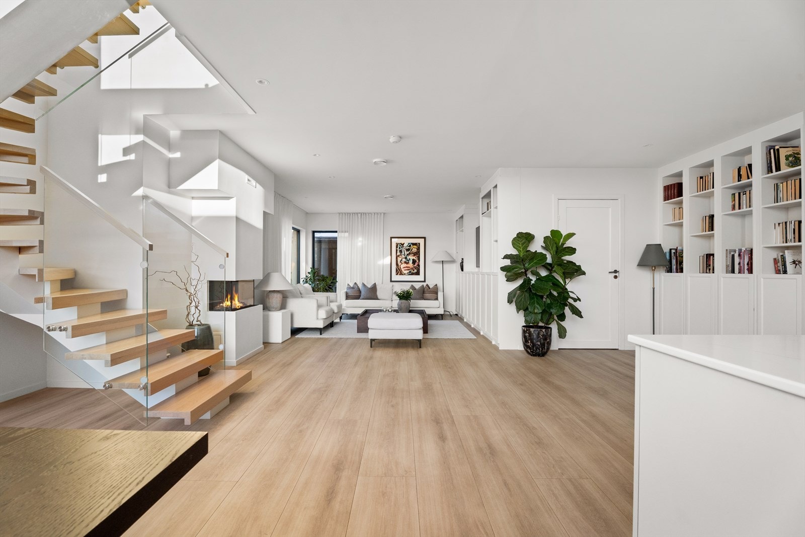 Takhøyden i stuen ble målt til 2,48 m. Galleribilde