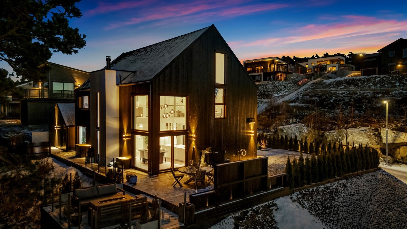 Her får du en perfekt kombinasjon av sol, utsikt og gode soner for både avslapning og sosialt samvær. Galleribilde