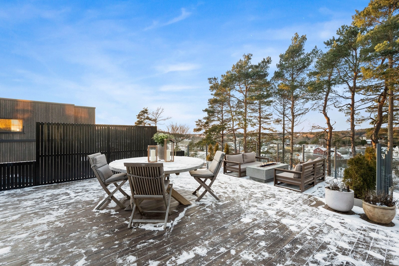 Terrasse og utsikt. Galleribilde