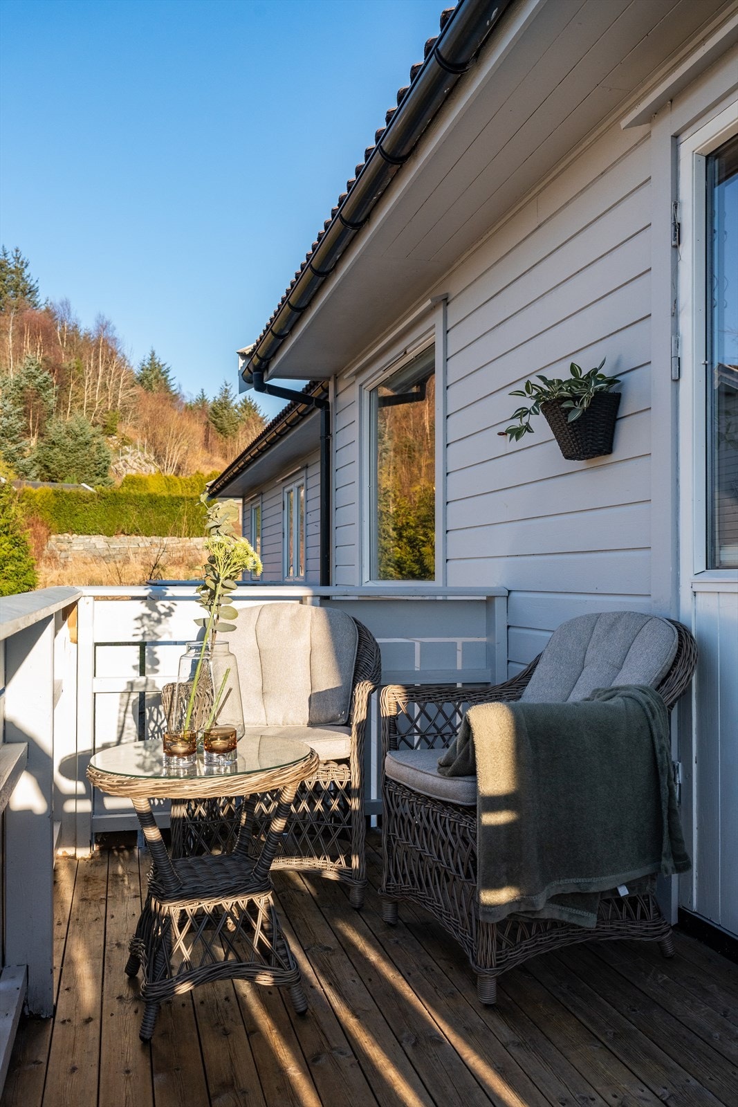 Herlig vestvendt altan på 5 kvm med plass til sittegruppe. Galleribilde