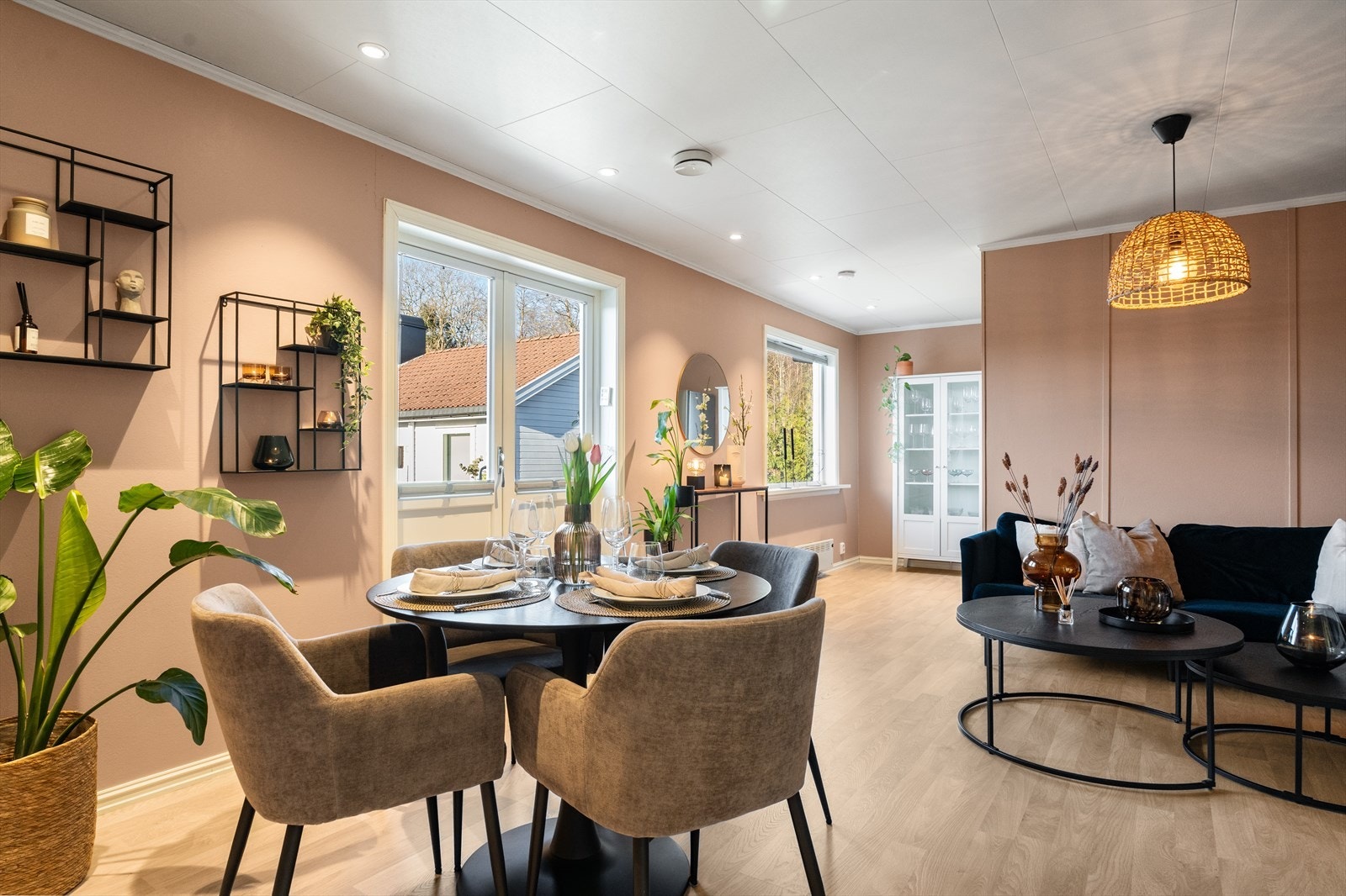 Innbydende stue med delikate fargevalg. Galleribilde