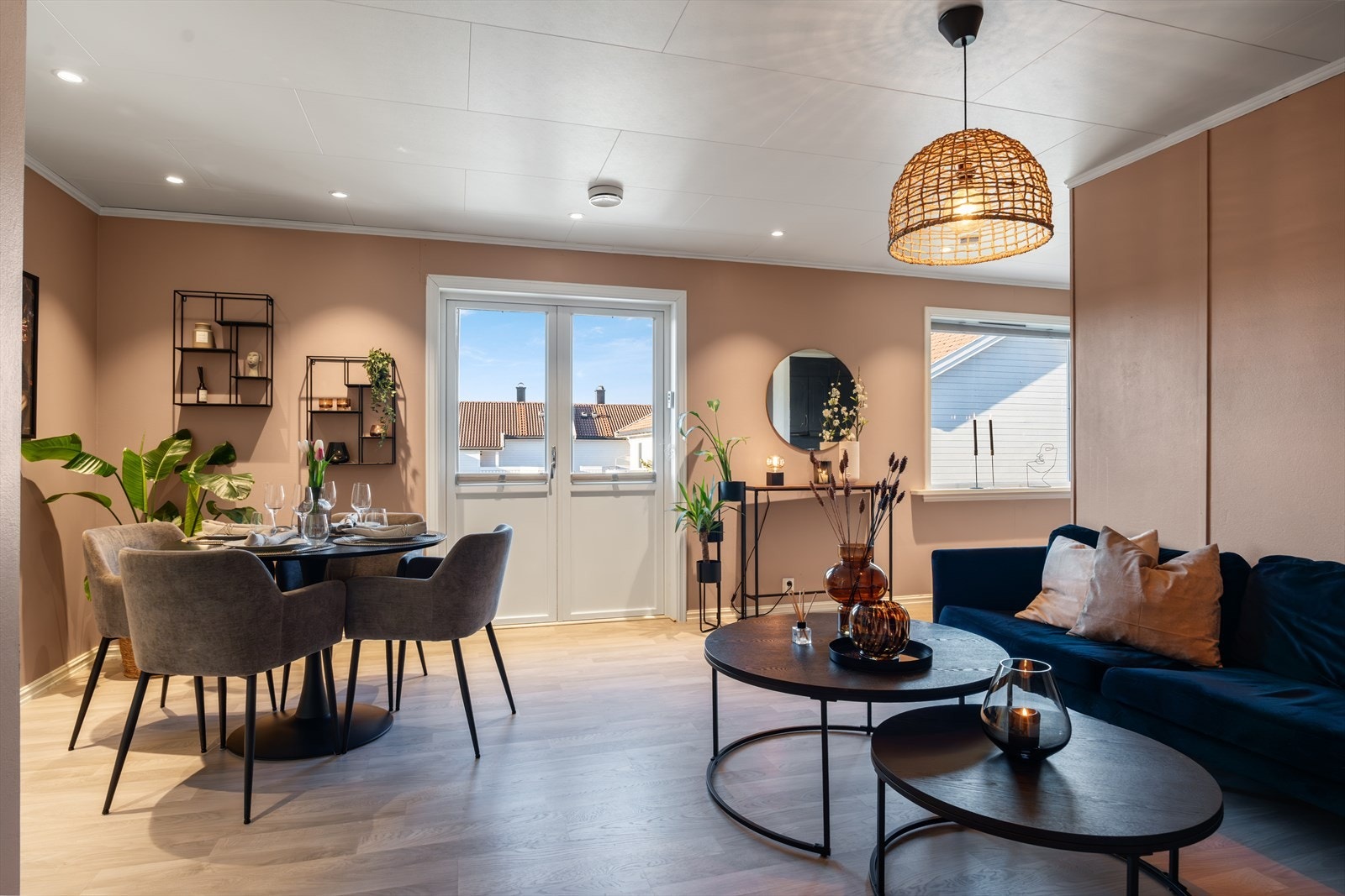 Her får en plass til sitte- og spisegruppe for sosialt lag. Galleribilde