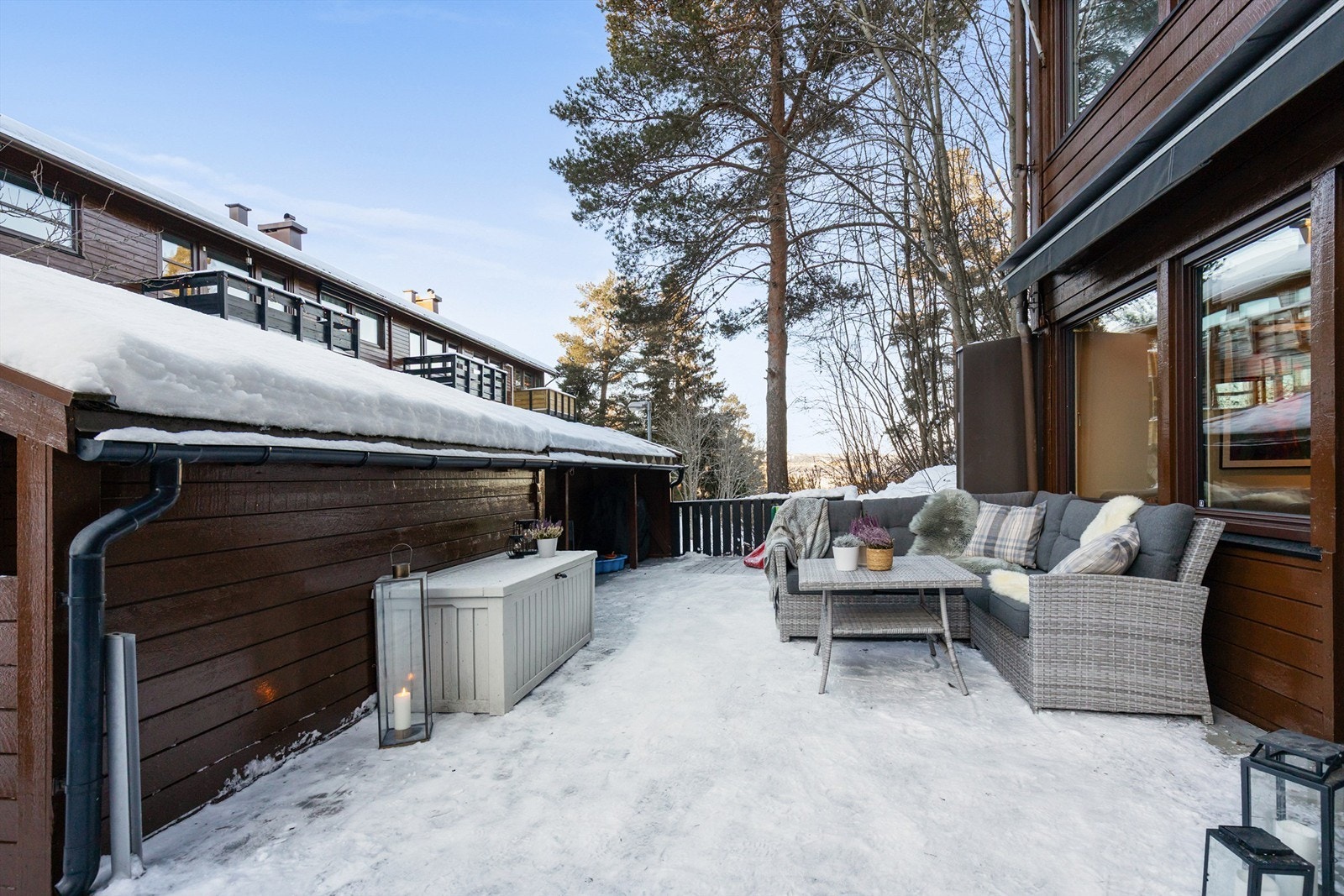 Her kan årets varmere dager nytes, med plass til ønsket utemøblement. Galleribilde