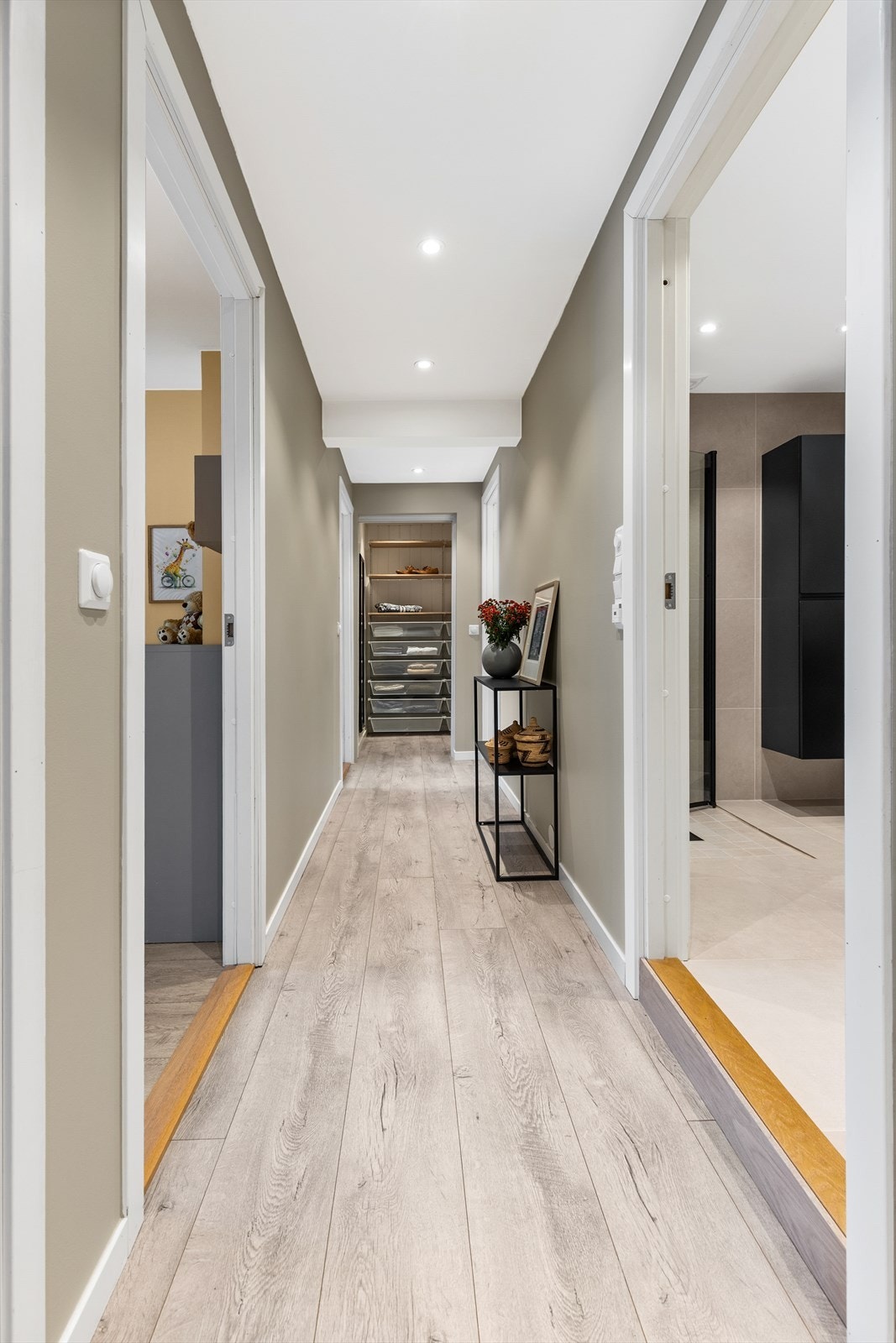 Boligens andre etasje består av 3 soverom, bad, vaskerom og bod. Galleribilde