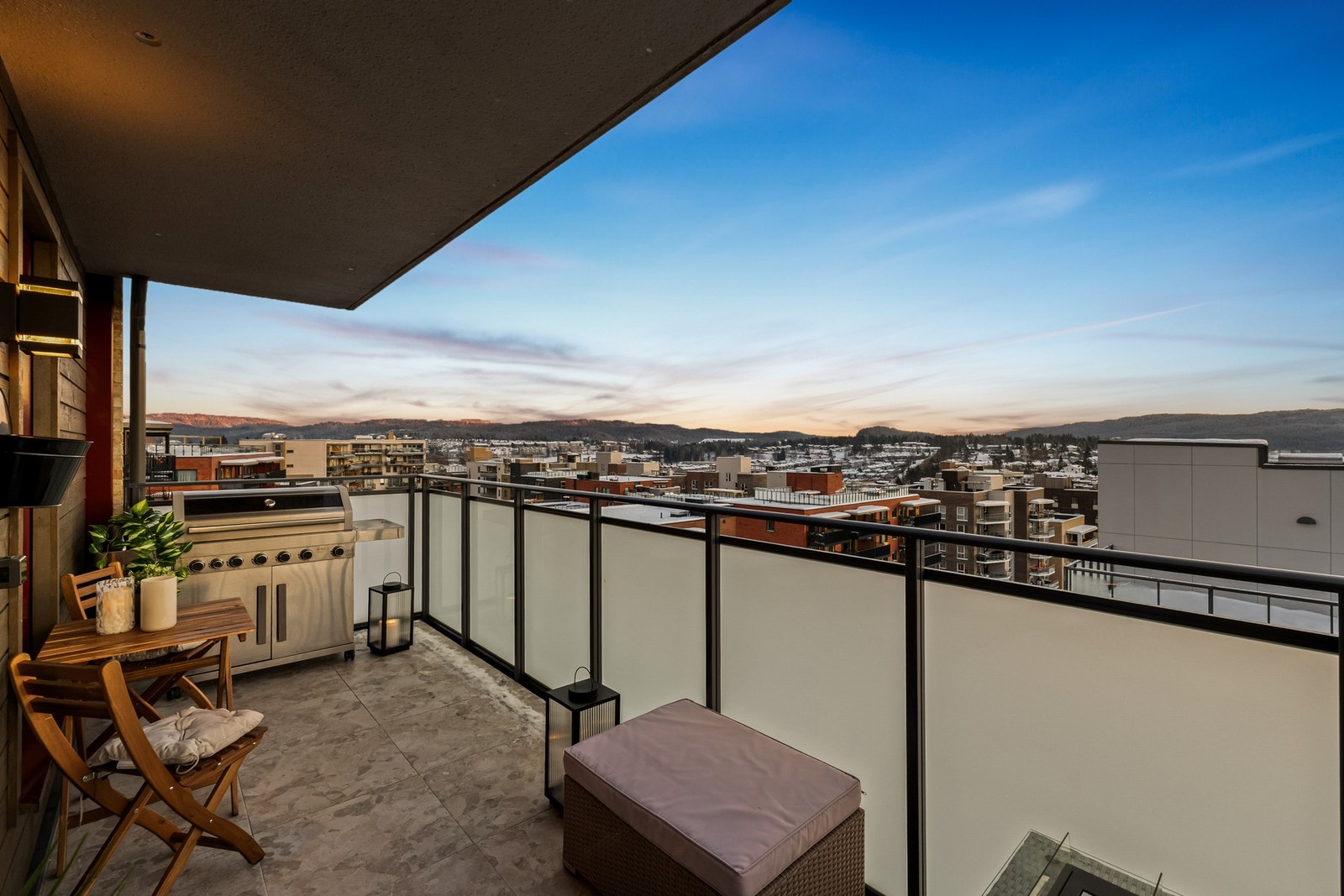 Nyt kveldshimler og solnedganger året rundt fra din nye balkong! Galleribilde