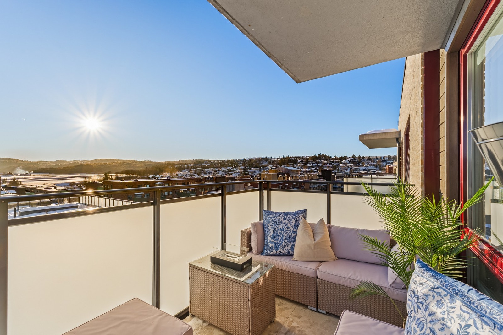 Ønsker du å bo privat, usjenert og med fantastisk panorama utsikt? Da er dette noe for deg! Galleribilde