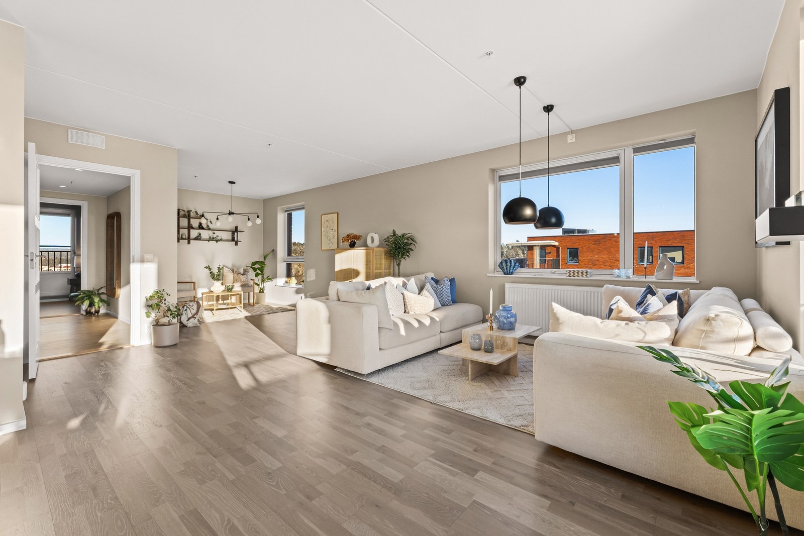 Her får du romfølelse utenom det vanlige, takket være den gode hjørneplasseringen og dagslys året rundt. Galleribilde