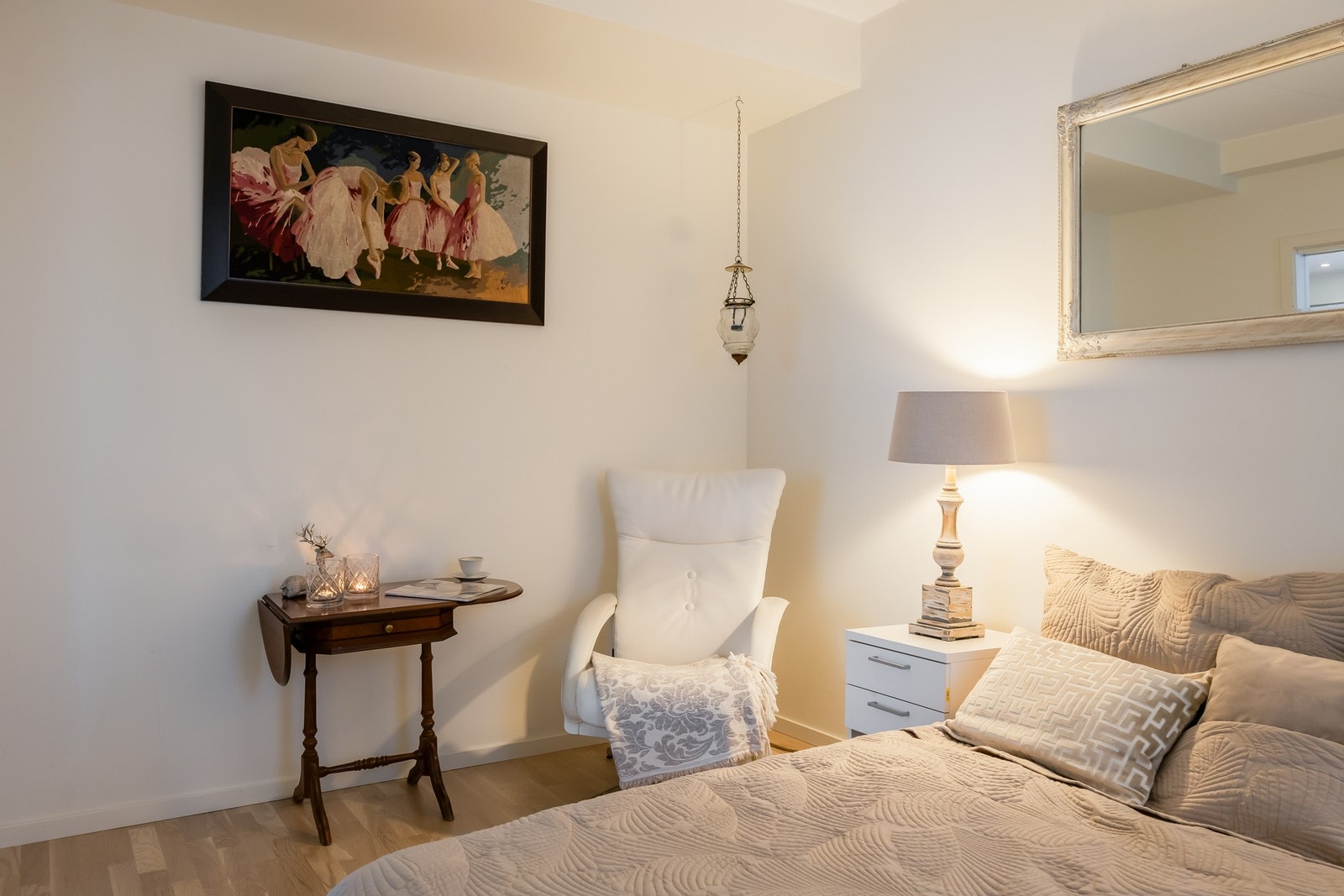 God plass for å sette inn en garderobe på dette rommet. Galleribilde