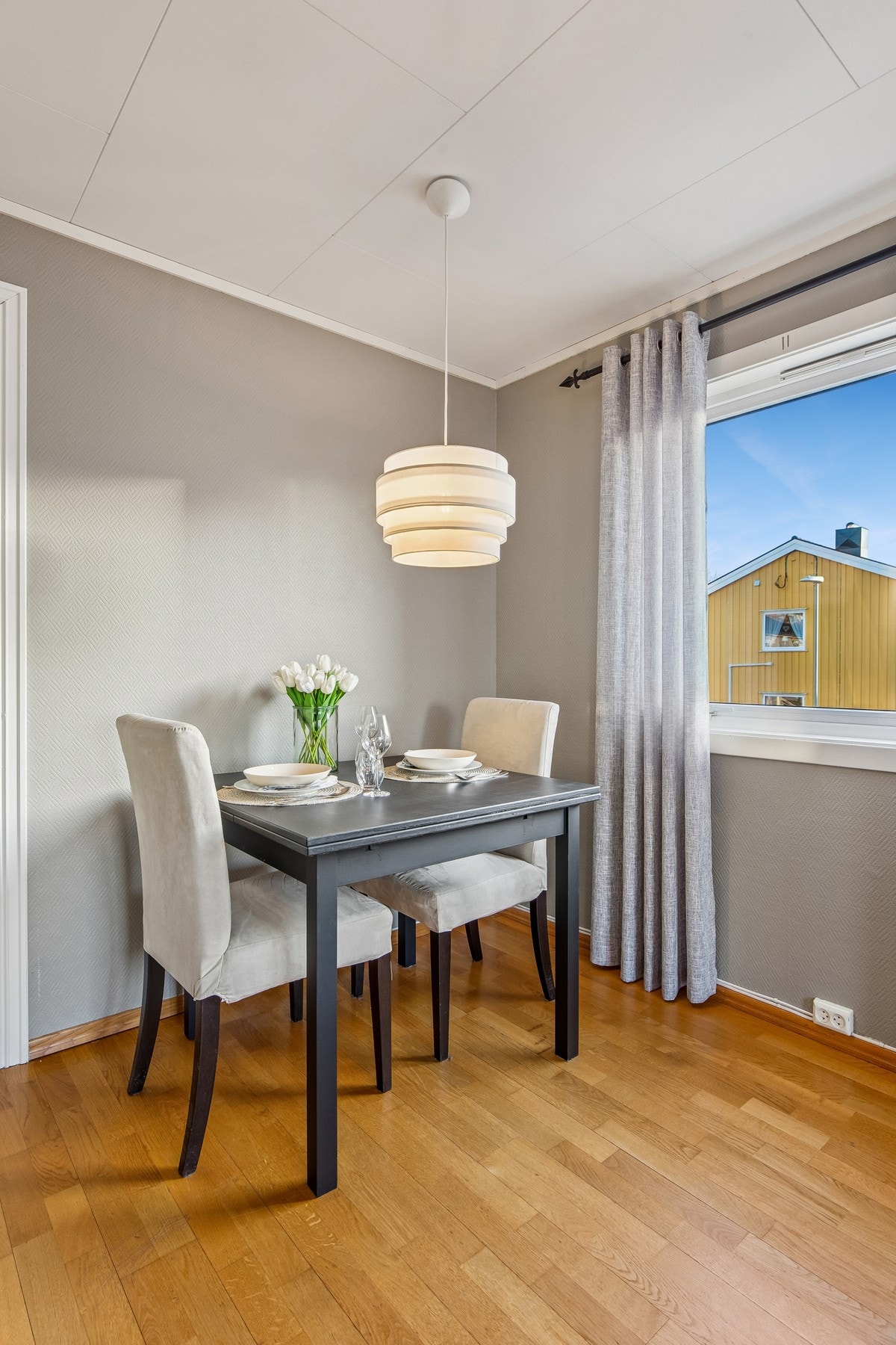 God plass til spisebord Galleribilde