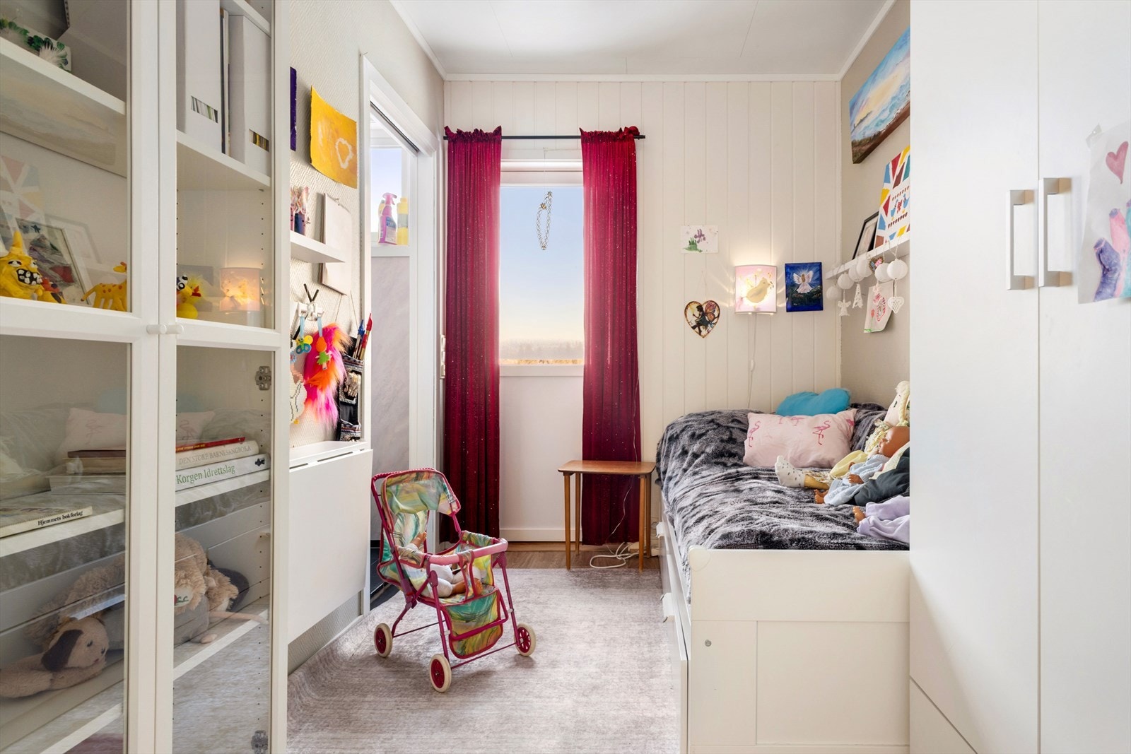 Soverom 2. Fra rommet er det inngang til vaskerom. Galleribilde