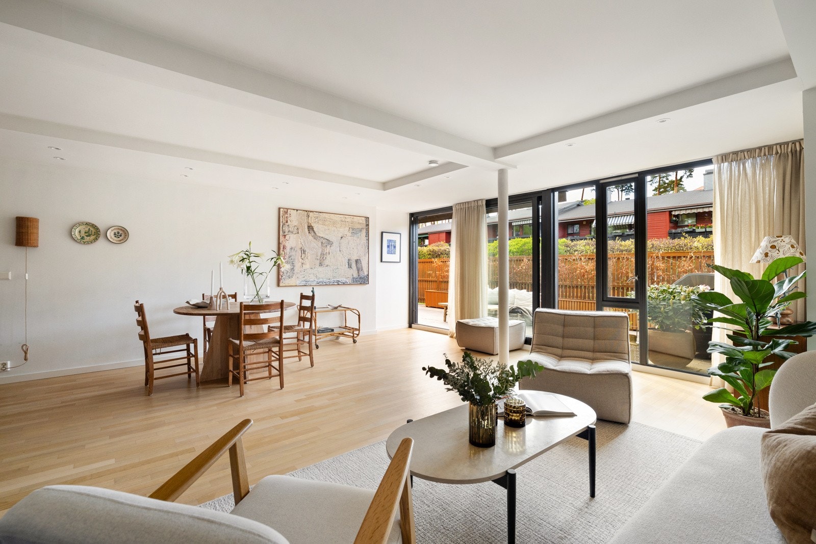 Boligen har en effektiv planløsning med en velholdt og flott standard Galleribilde