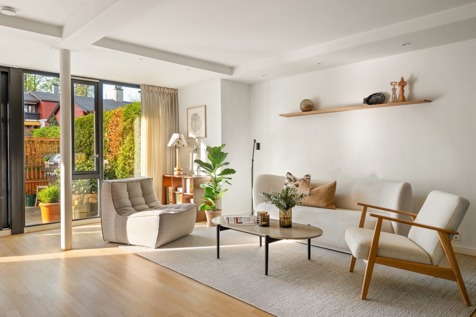 Takhøyde i stuen er ca. 2,38 meter Galleribilde