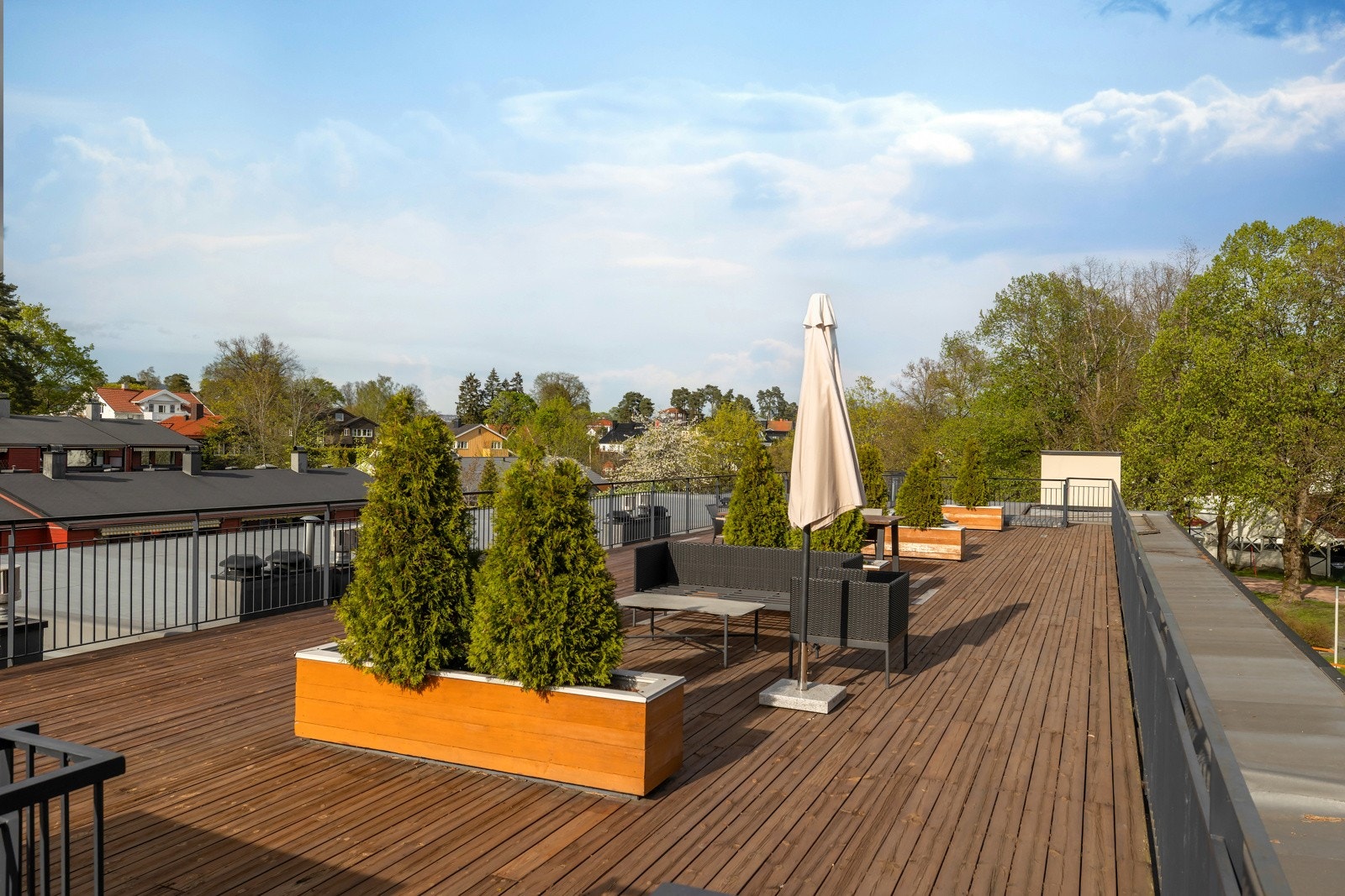 Boligen har tilgang til en flott felles takterrasse Galleribilde