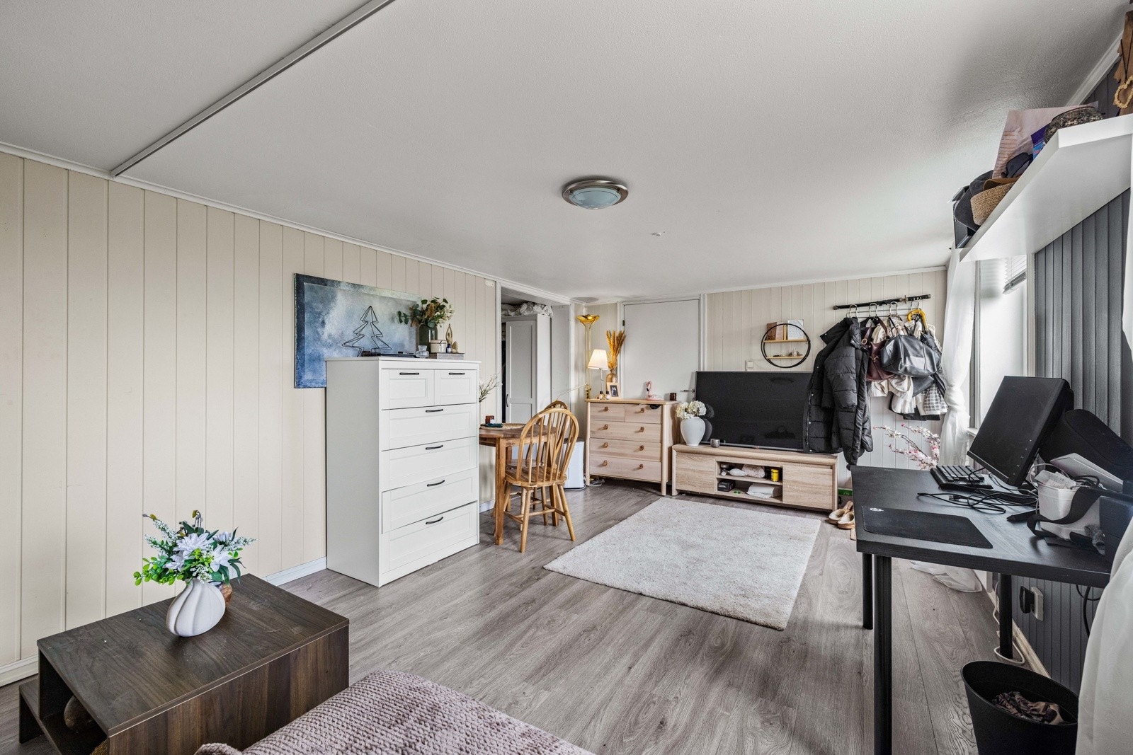 Stue og kjøkken i åpen løsning i hybel. Galleribilde