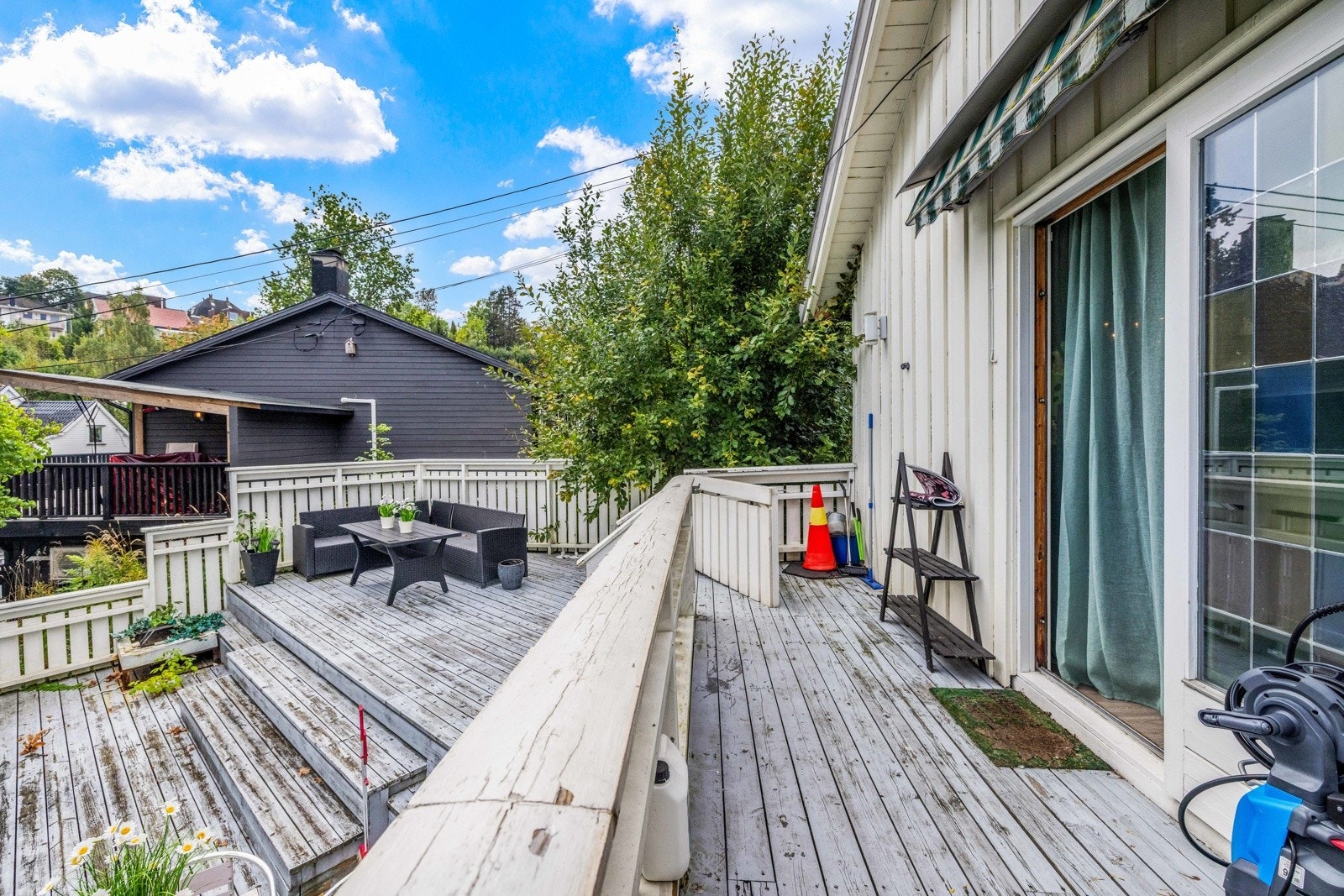 Boligen har uteplasser på over 50 kvm. Galleribilde