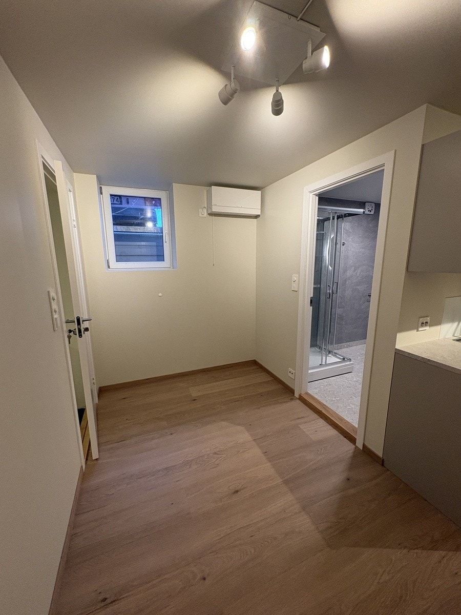 Gang og inngang til bad Galleribilde