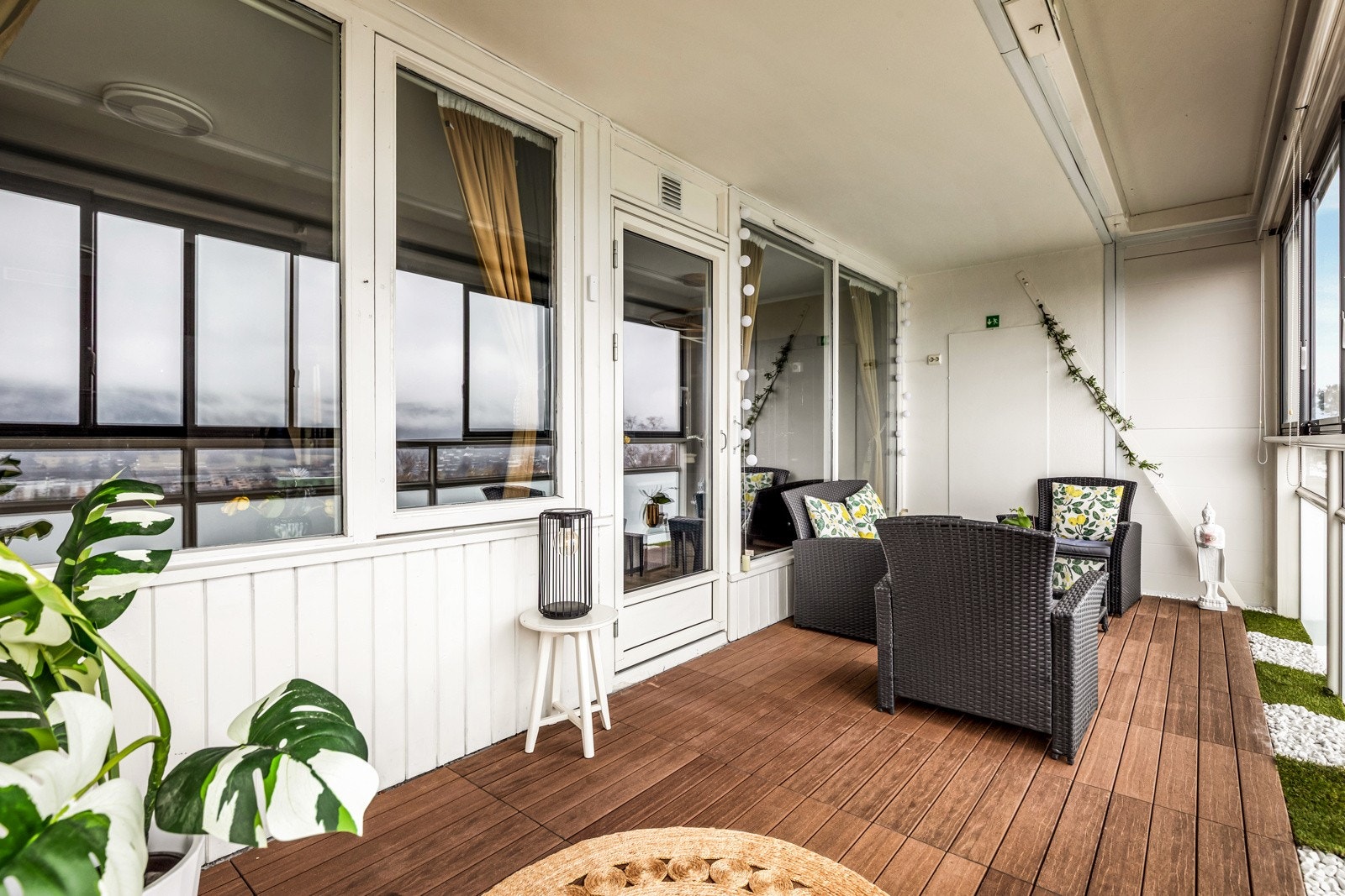 Innglasset balkong på hele 14 m² - perfekt for bruk året rundt Galleribilde