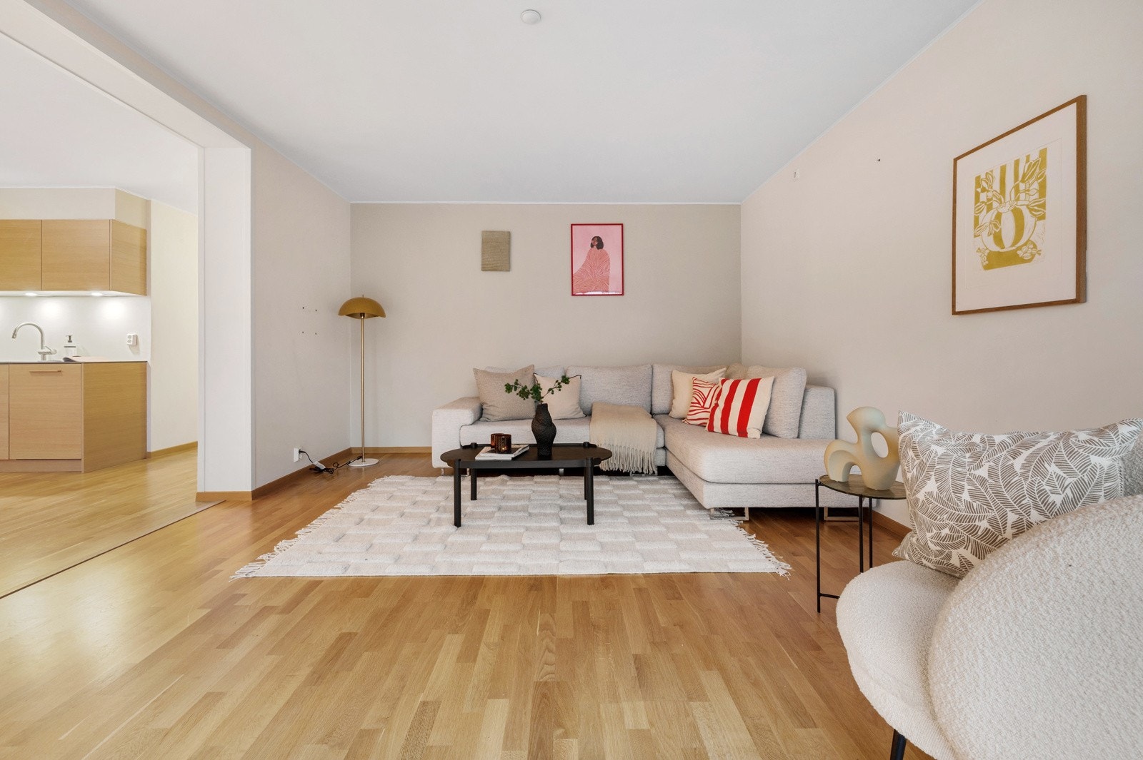 Det er uttak for tv i veggen inn mot kjøkkenet. Galleribilde