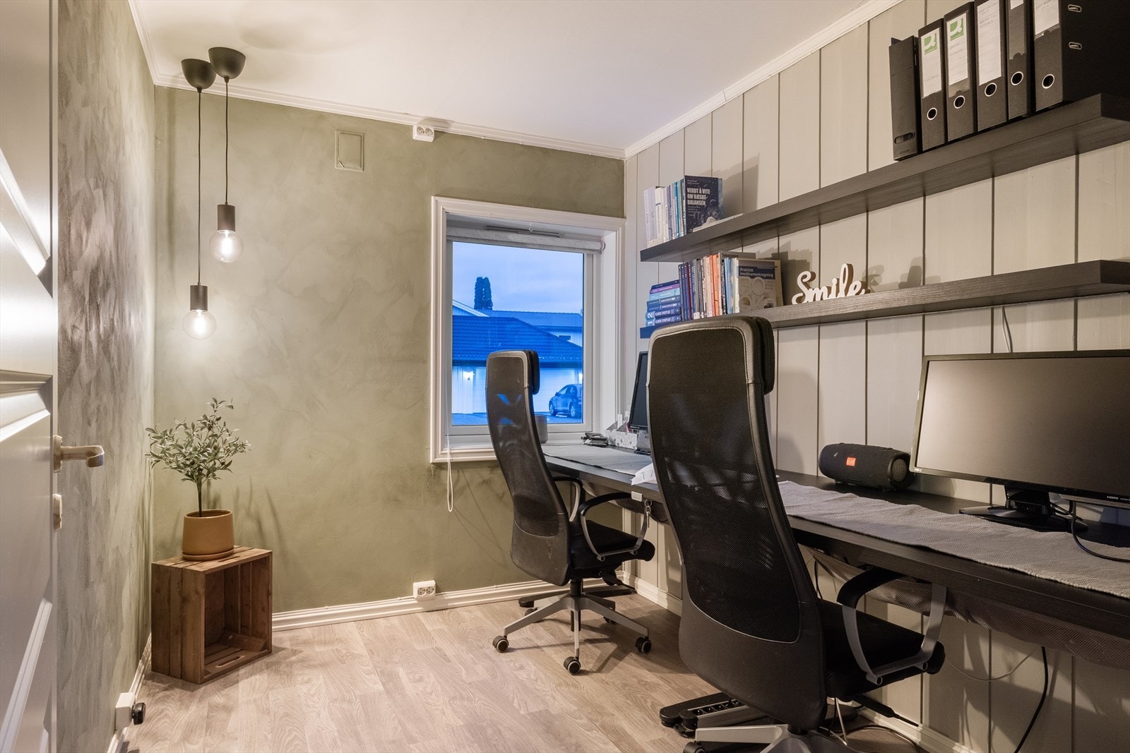 Soverom innredet som kontor. Galleribilde