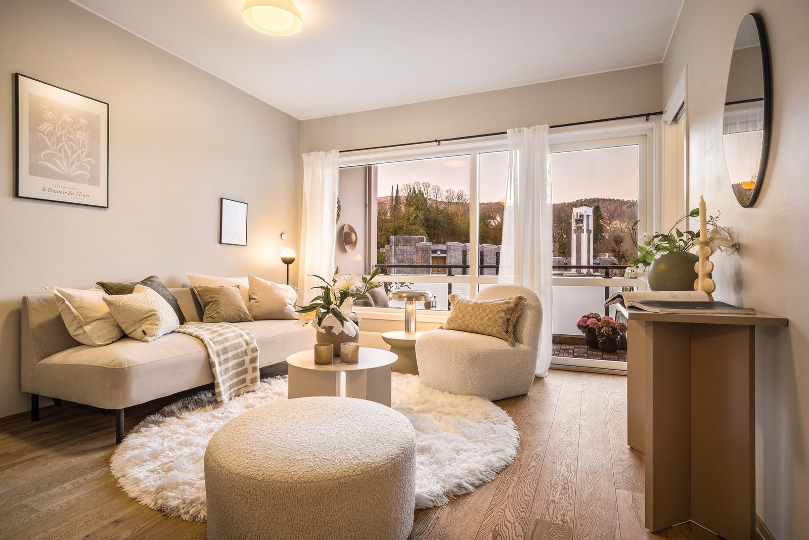 - Leiligheten har en gjennomgående god planløsning med romslige oppholdsarealer - Galleribilde