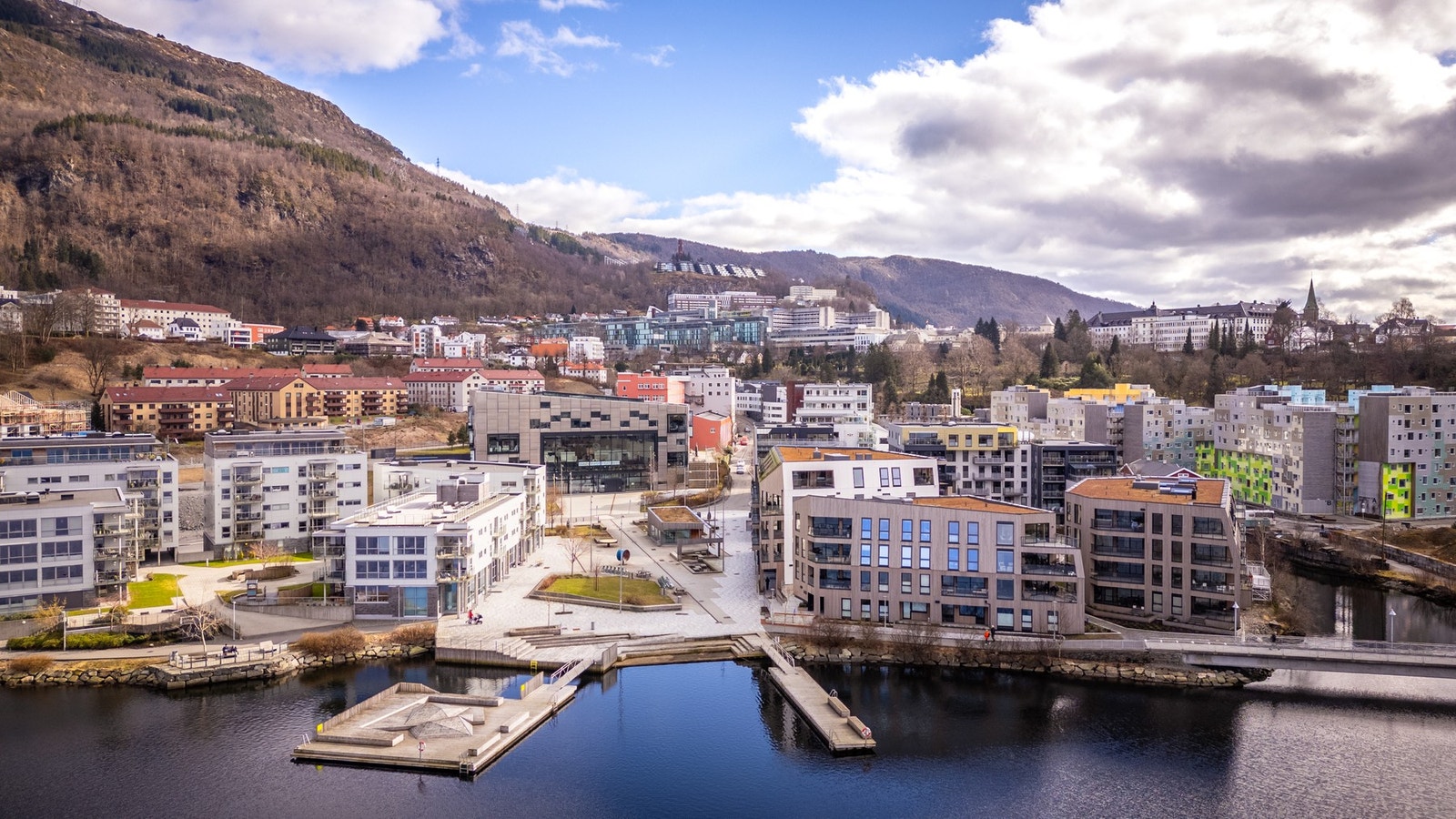 - Møllendal kombinerer nærhet til natur, gode servicetilbud og kort vei til Bergen sentrum - Galleribilde