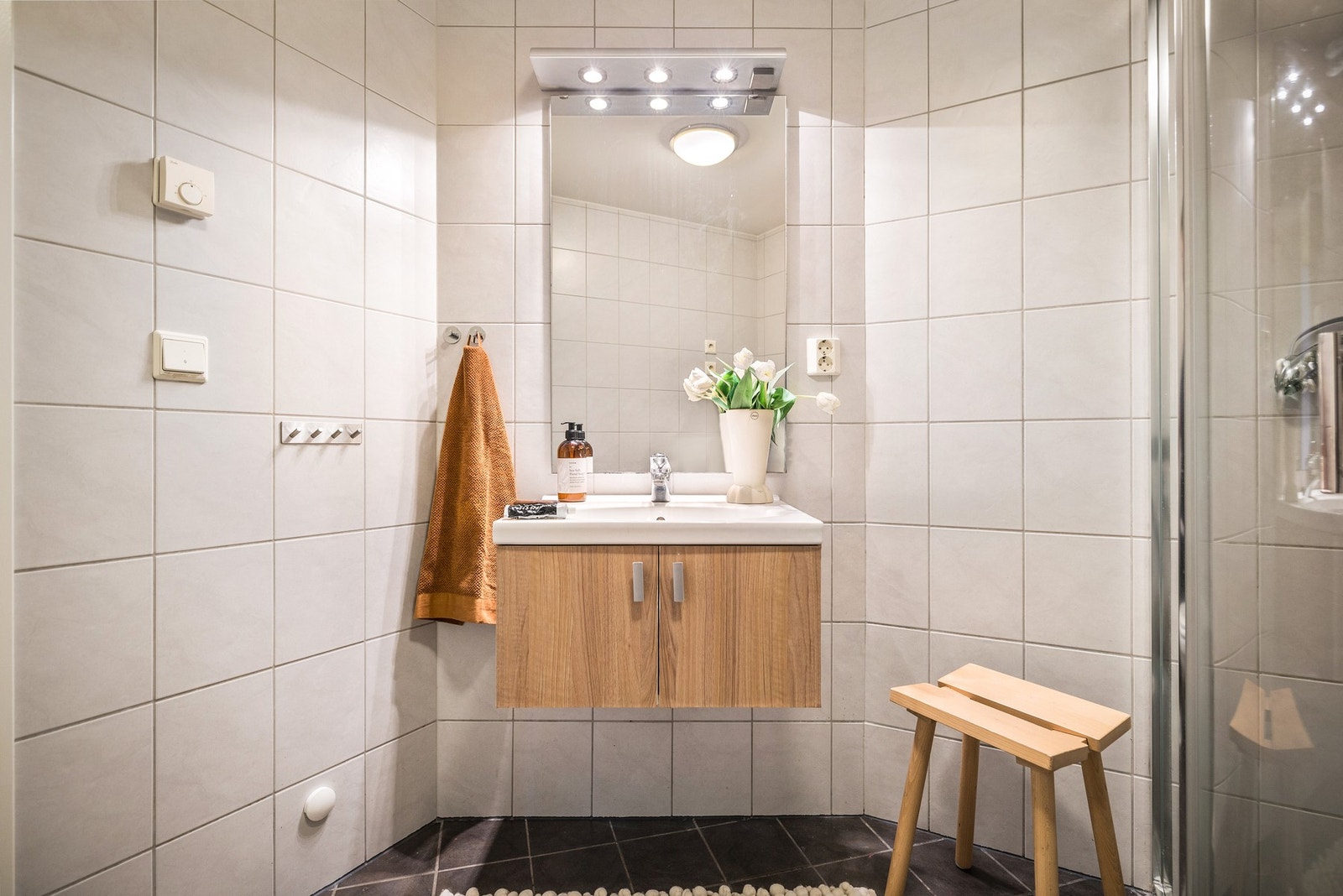 - Det er opplegg for vaskemaskin og vannbåren gulvvarme som gir en behagelig komfort i hverdagen - Galleribilde