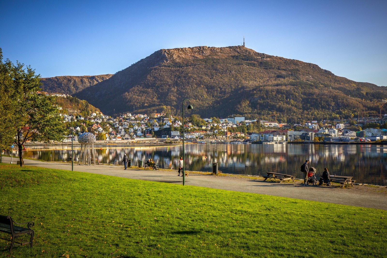 - Det er fine turmuligheter rundt populære Store Lungegårdsvannet - Galleribilde