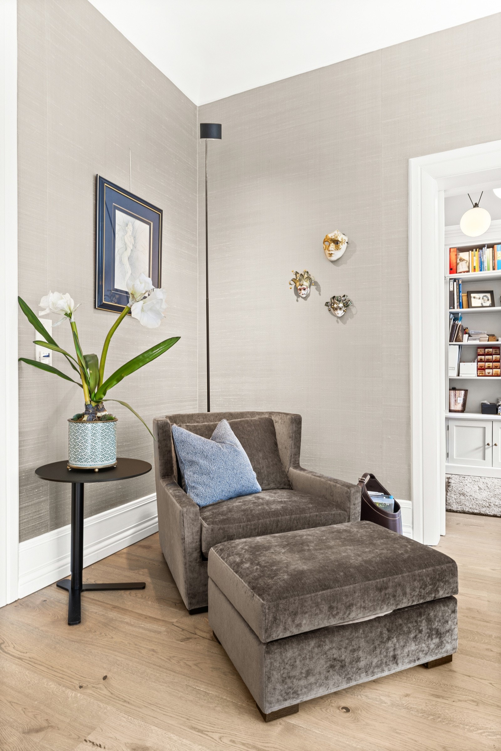 Silketapet, klassisk parkett og håndverksmessig presisjon i alle detaljer - diskret luksus i sitt mest elegante uttrykk. Galleribilde