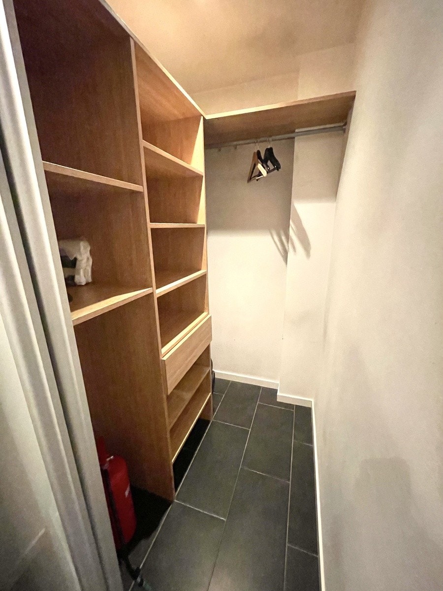 Innebod og gardeobe. Tilgang fra gangen i leilighet Galleribilde