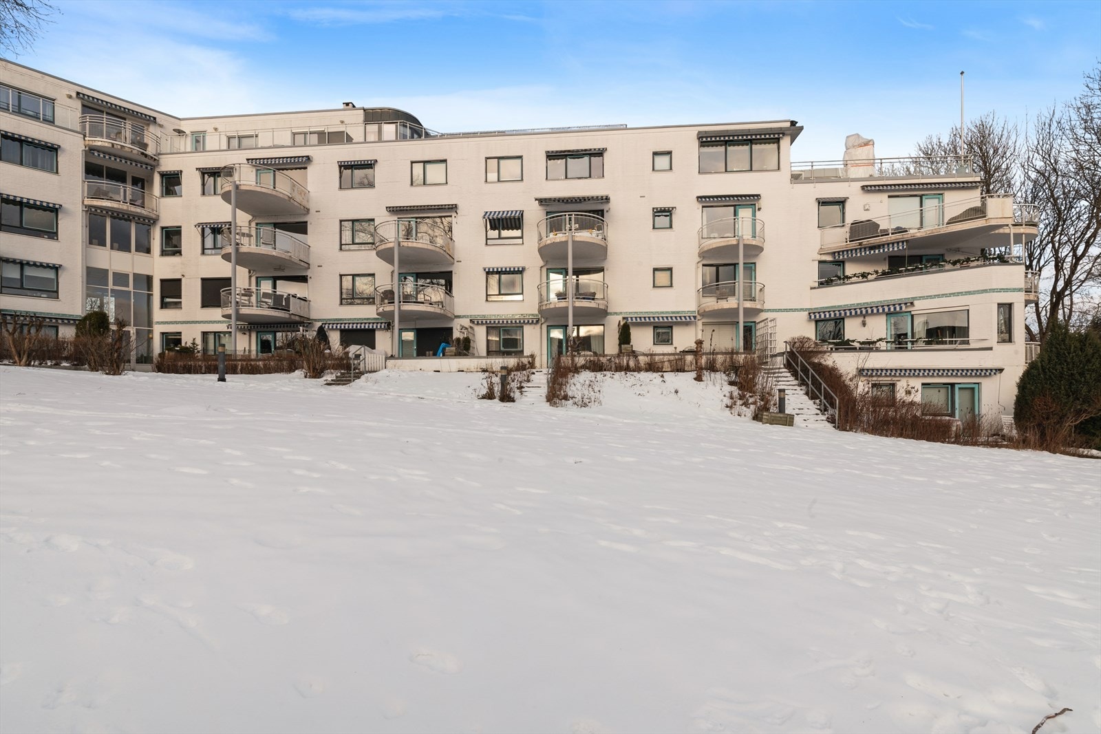 Store grøntarealer i sameiet Galleribilde