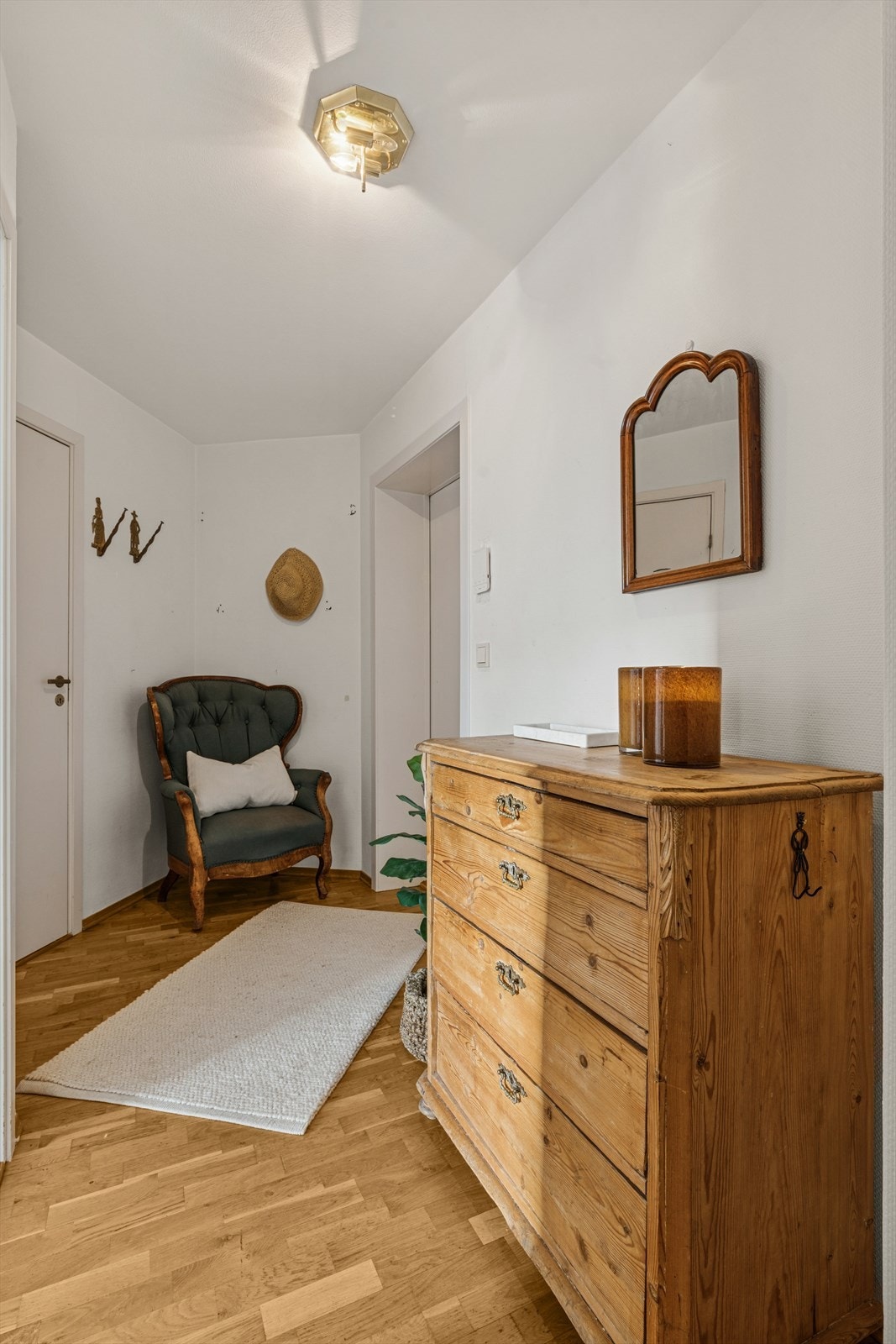 Fra entrè er det også adkomst til romslig innvendig bod Galleribilde