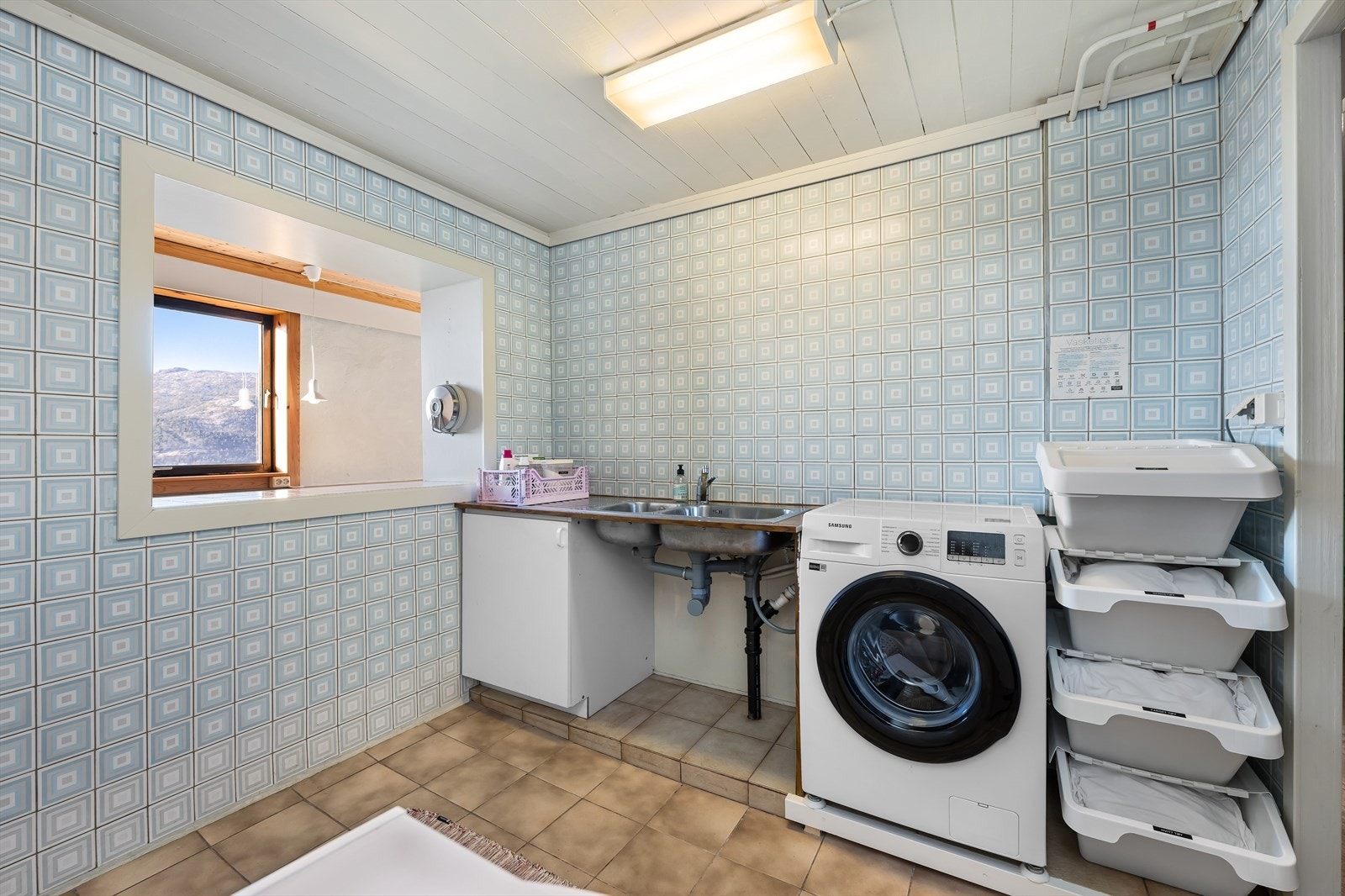 Stort vaskerom i underetasje. Galleribilde