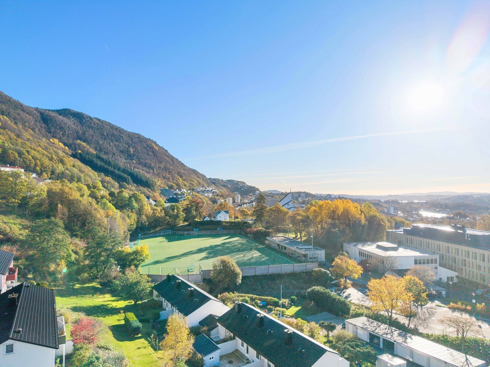 Baune banen ligger like ved. Galleribilde