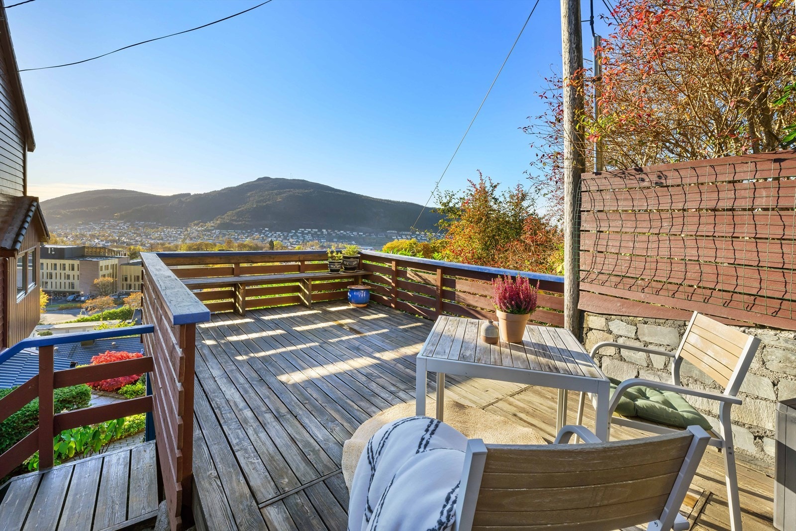 Terrasse ved inngangsdøren. Galleribilde